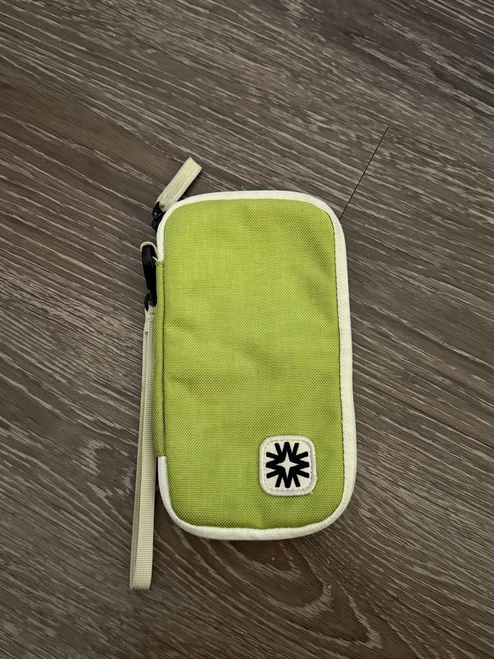 Miley Clutch Chartreuse